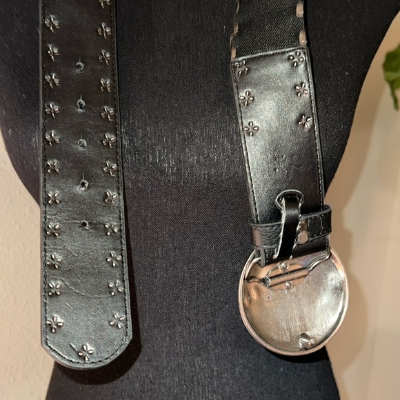 Women’s Vintage Silver Tone Coin Stretch Belt 80s Shiny Disc Metal Cincher Belt - Picture 14 of 16